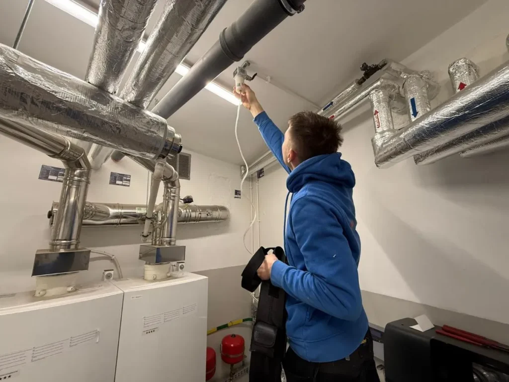 Test działania systemu detekcji gazu podczas serwisu. Test systemu detekcji gazu.